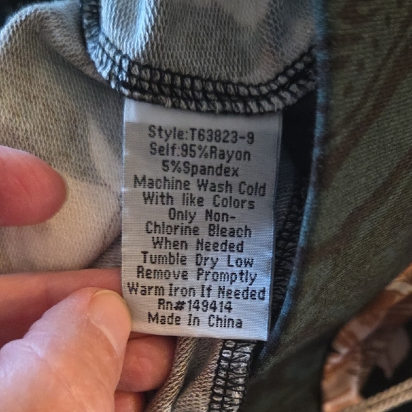 Johnny Was Black Nido Wide Leg Pants with Grey & Beige Floral Print Size Med NWT - Picture 11 of 13